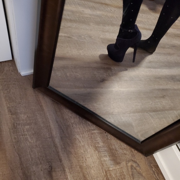 Shoes - Picture 6 of 7